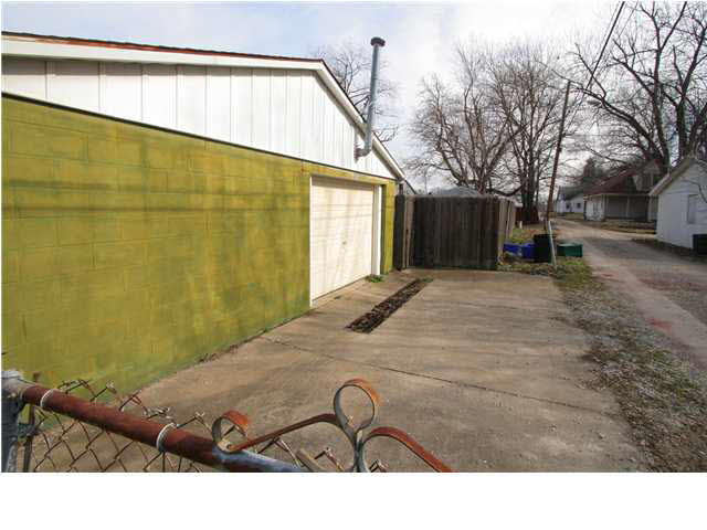 855 East Riverside Drive Evansville, IN 47713 - Photo 17 of 19 Gallery Image 17