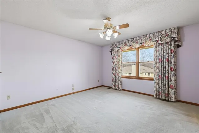 $300,000 | 3307 Northwest Shannon Court, Blue Springs, MO 64015