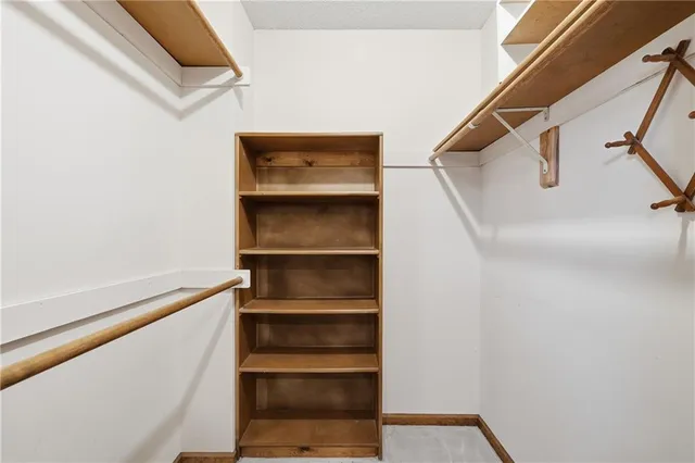 $300,000 | 3307 Northwest Shannon Court, Blue Springs, MO 64015