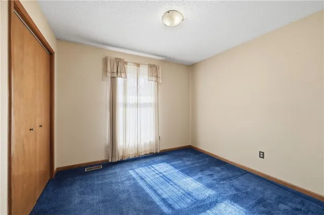 $300,000 | 3307 Northwest Shannon Court, Blue Springs, MO 64015