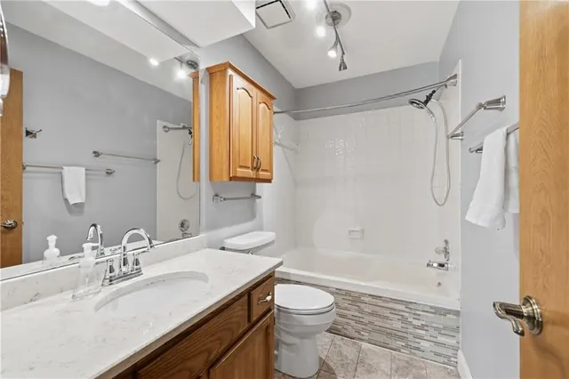 $300,000 | 3307 Northwest Shannon Court, Blue Springs, MO 64015