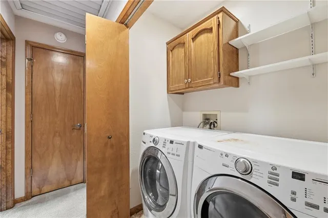 $300,000 | 3307 Northwest Shannon Court, Blue Springs, MO 64015