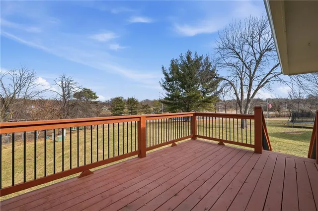 $300,000 | 3307 Northwest Shannon Court, Blue Springs, MO 64015