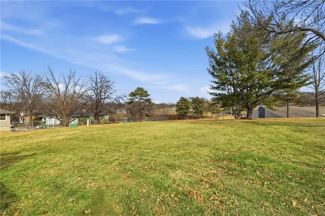 $300,000 | 3307 Northwest Shannon Court, Blue Springs, MO 64015