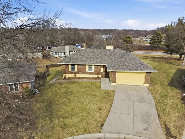$300,000 | 3307 Northwest Shannon Court, Blue Springs, MO 64015