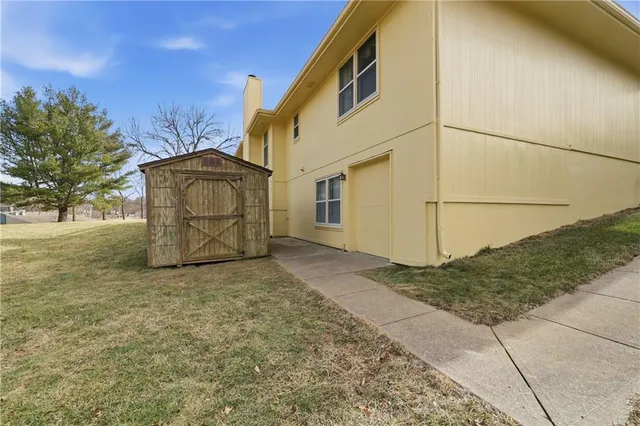 $300,000 | 3307 Northwest Shannon Court, Blue Springs, MO 64015