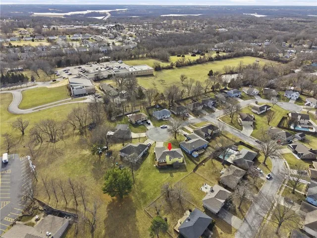 $300,000 | 3307 Northwest Shannon Court, Blue Springs, MO 64015