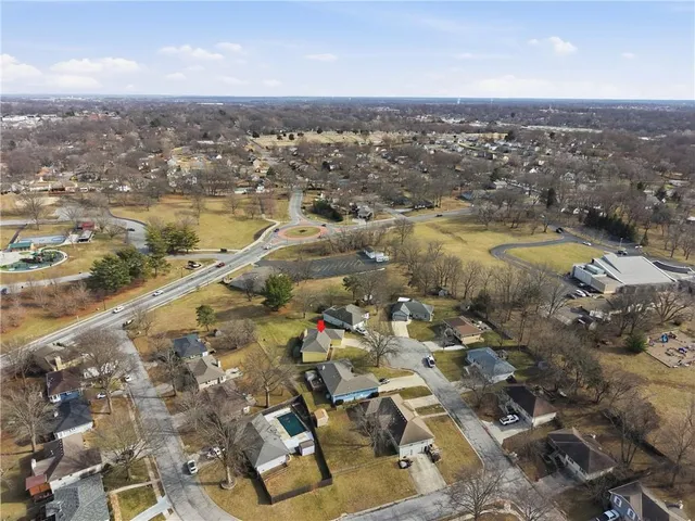 $300,000 | 3307 Northwest Shannon Court, Blue Springs, MO 64015