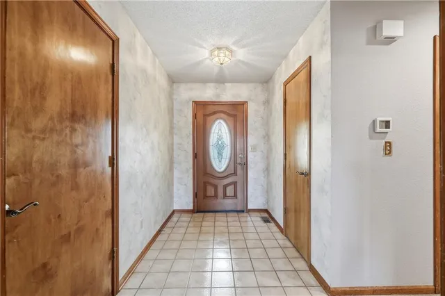 $300,000 | 3307 Northwest Shannon Court, Blue Springs, MO 64015