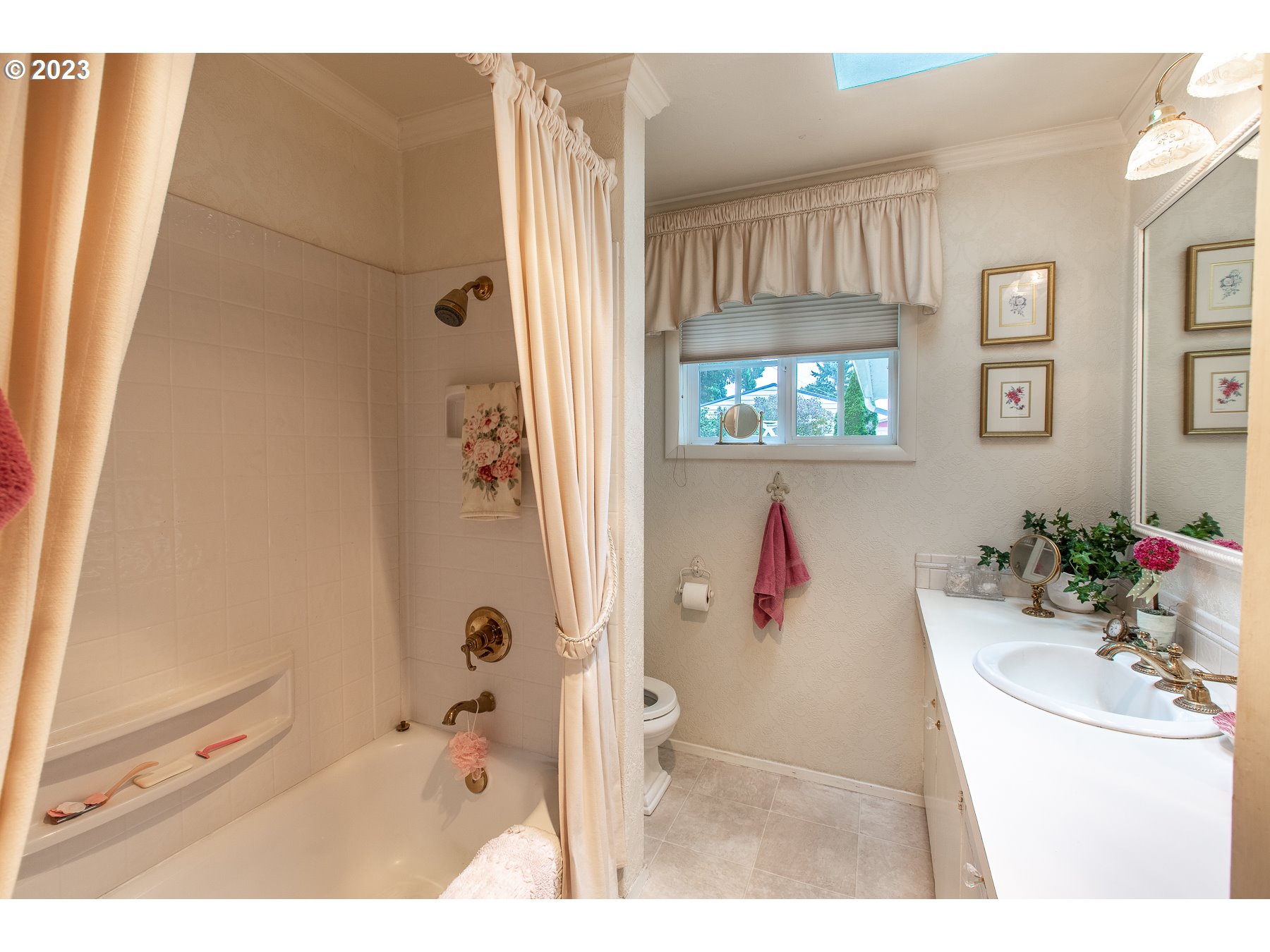 2727 Villa Way Springfield, OR 97477 - Photo 16 of 41 a bathroom with a tub sink a mirror and a shower