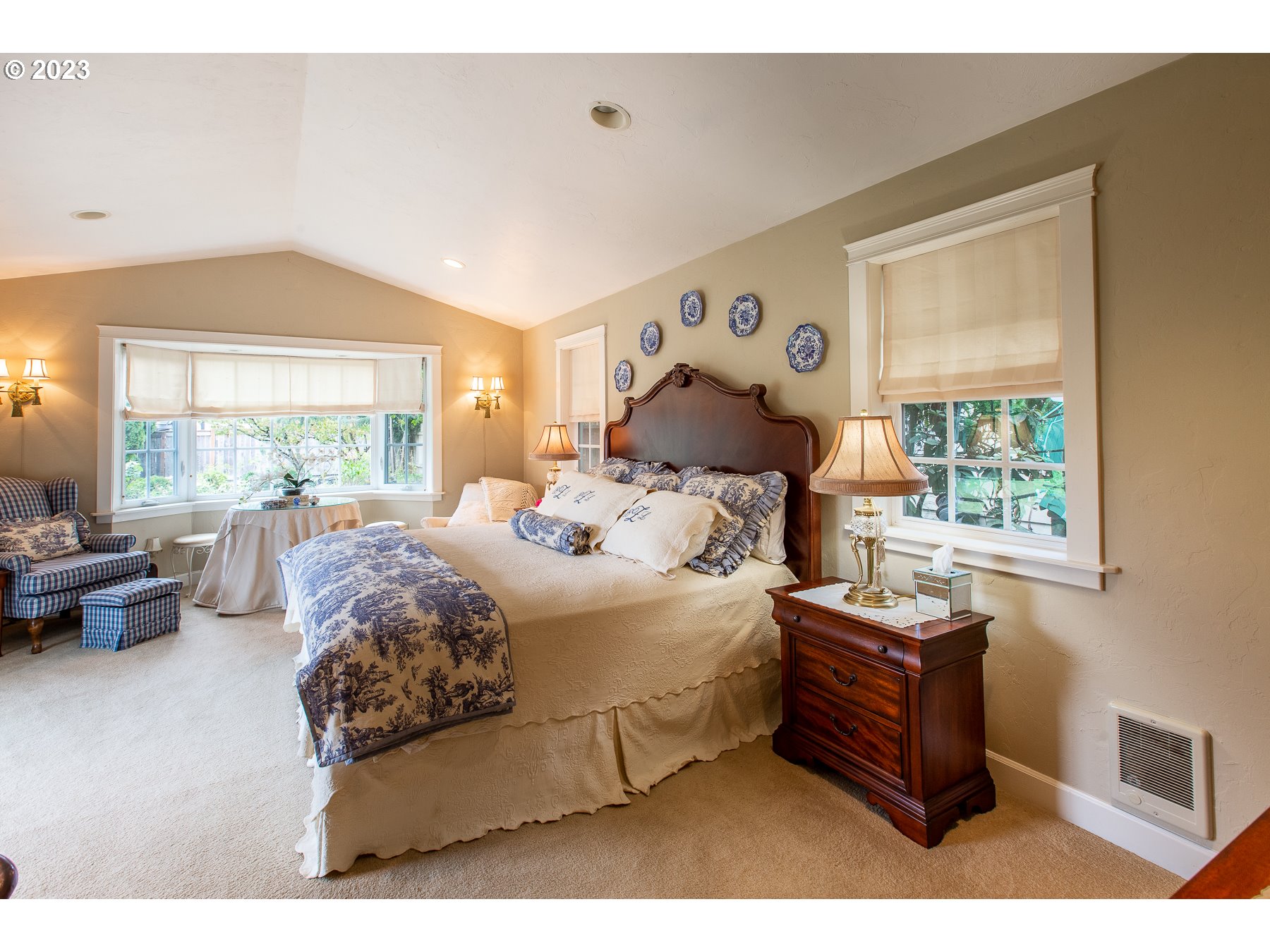 2727 Villa Way Springfield, OR 97477 - Photo 19 of 41 a bedroom with a bed and a large window