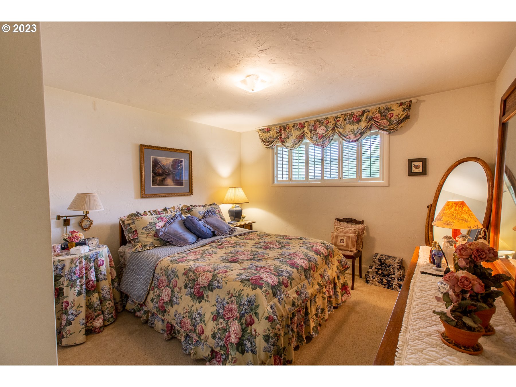 2727 Villa Way Springfield, OR 97477 - Photo 26 of 41 a bedroom with a bed and a dresser