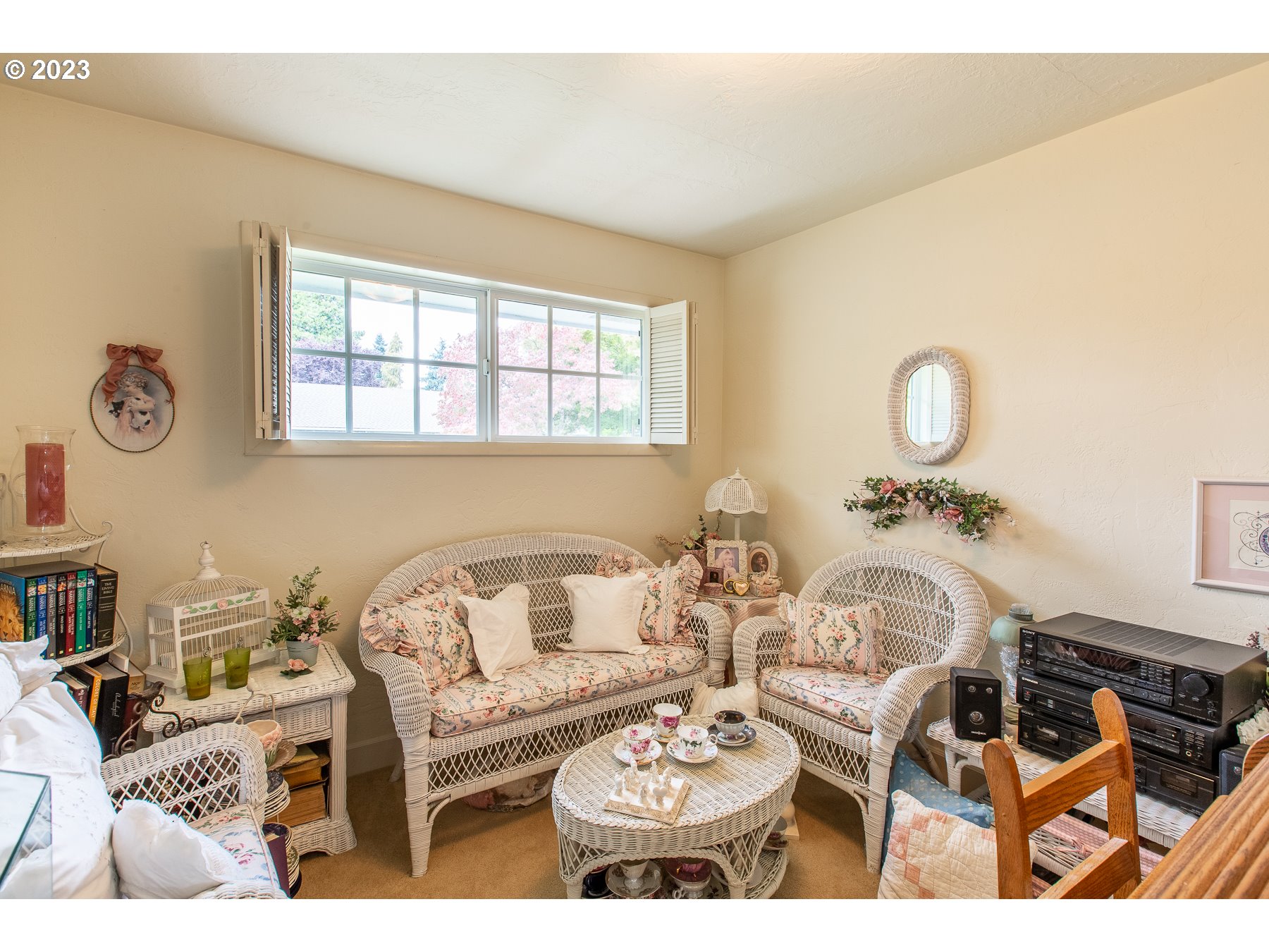 2727 Villa Way Springfield, OR 97477 - Photo 27 of 41 a living room with furniture a rug and a window