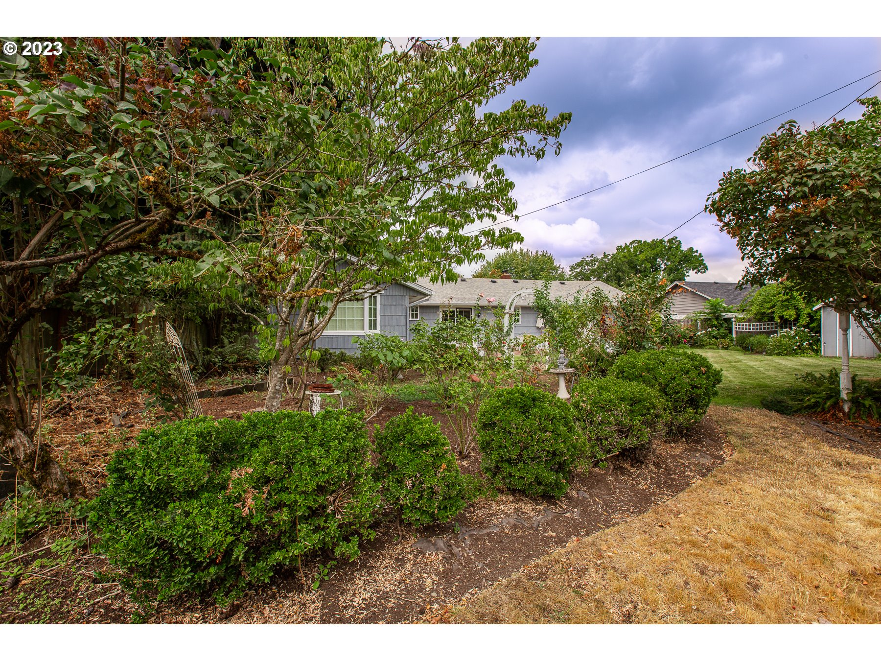 2727 Villa Way Springfield, OR 97477 - Photo 37 of 41 a backyard of a house with lots of green space