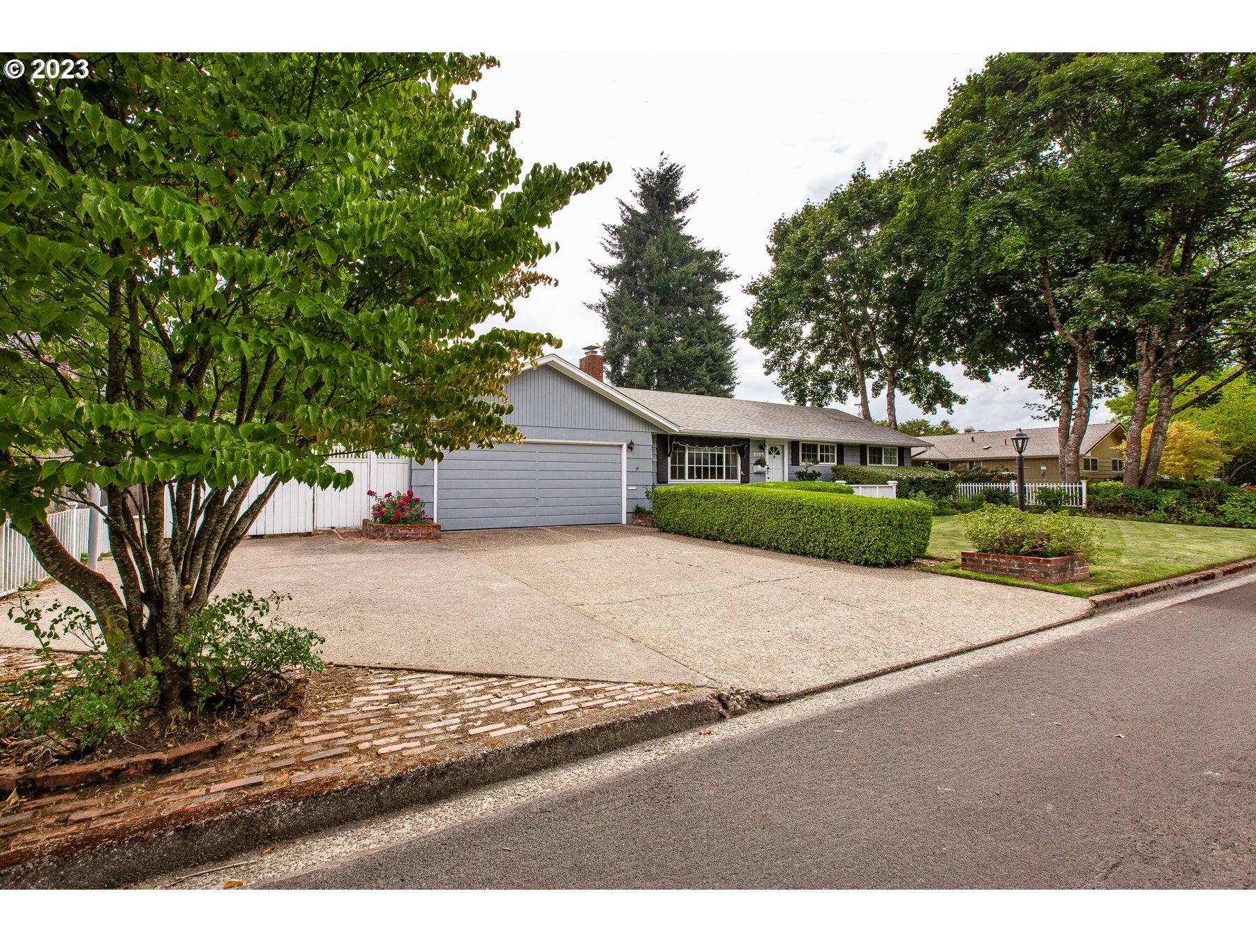 2727 Villa Way Springfield, OR 97477 - Photo 5 of 41 a view of outdoor space and yard