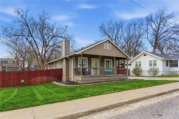 $645,000 | 5118 El Monte Street, Roeland Park, KS 66205