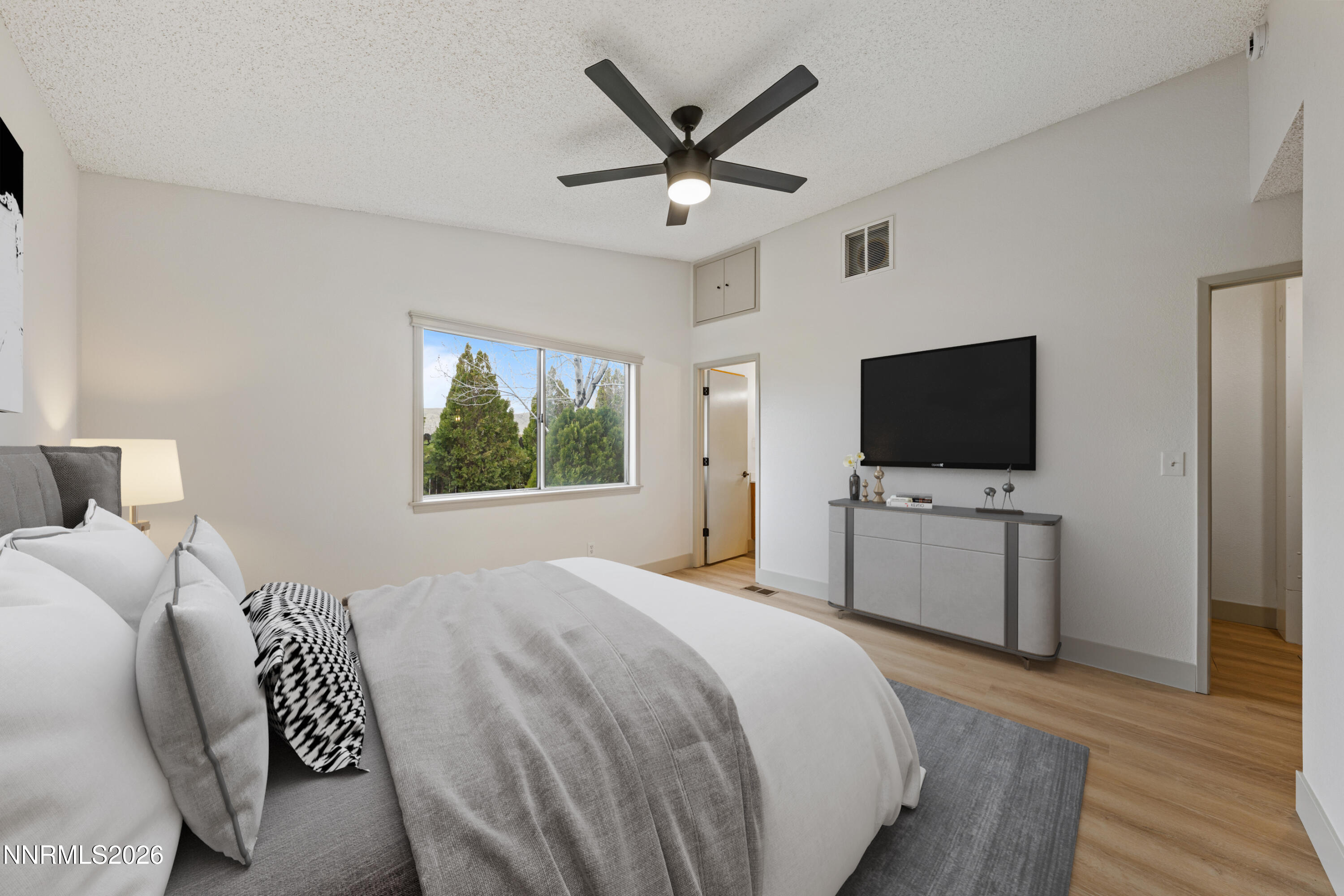 8651 Beechcraft Drive Reno, NV 89506 - Photo 11 of 32 A7V05628