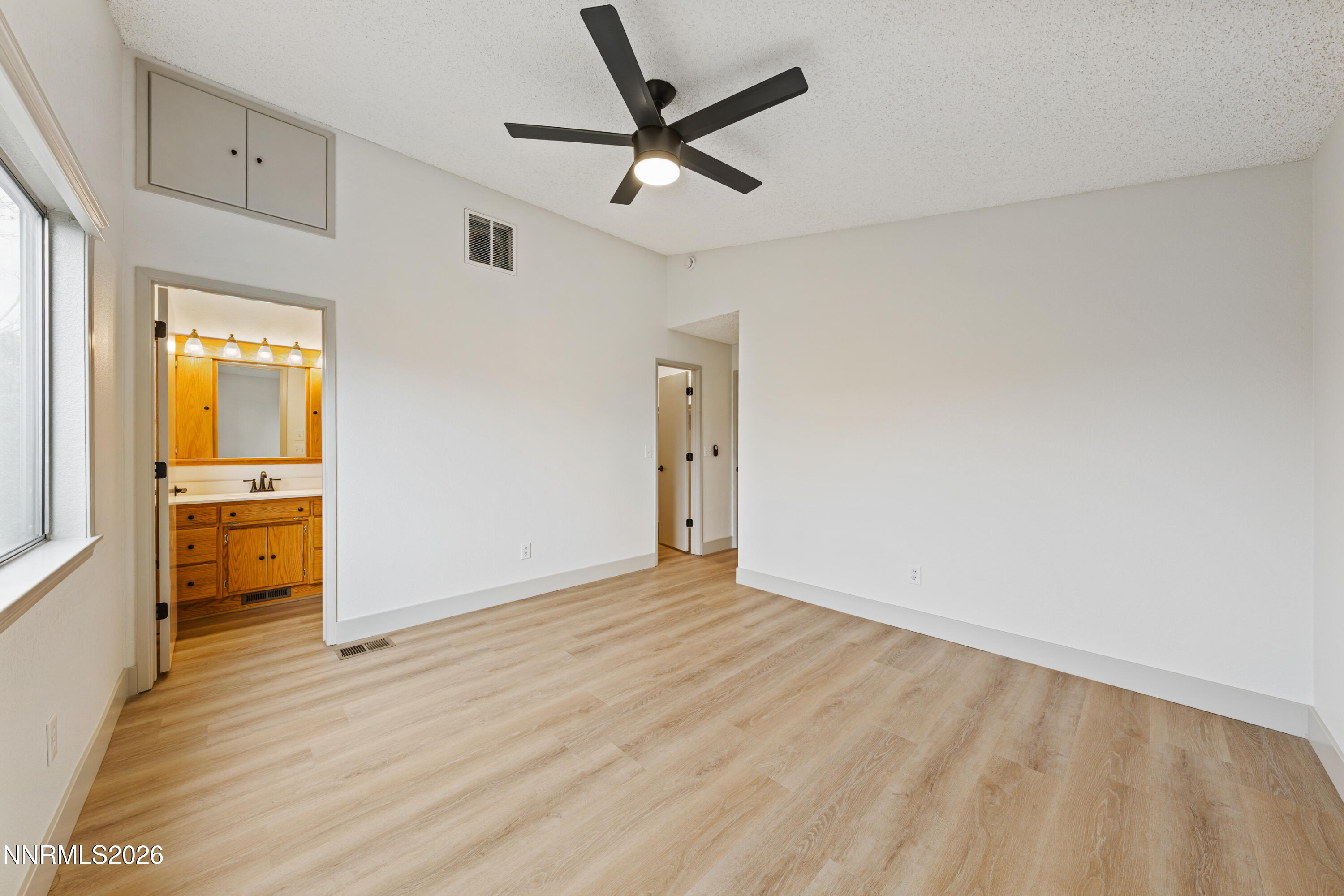 8651 Beechcraft Drive Reno, NV 89506 - Photo 13 of 32 A7V05633