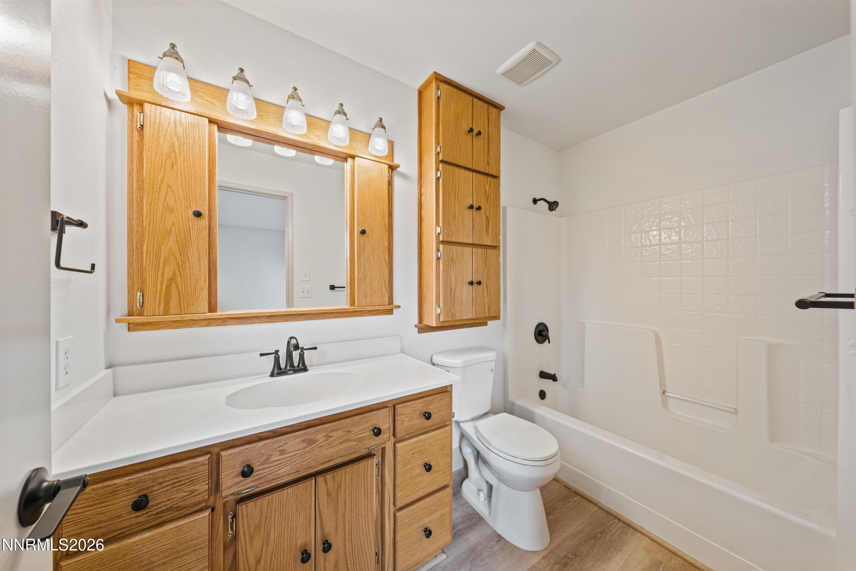 8651 Beechcraft Drive Reno, NV 89506 - Photo 14 of 32 A7V05643