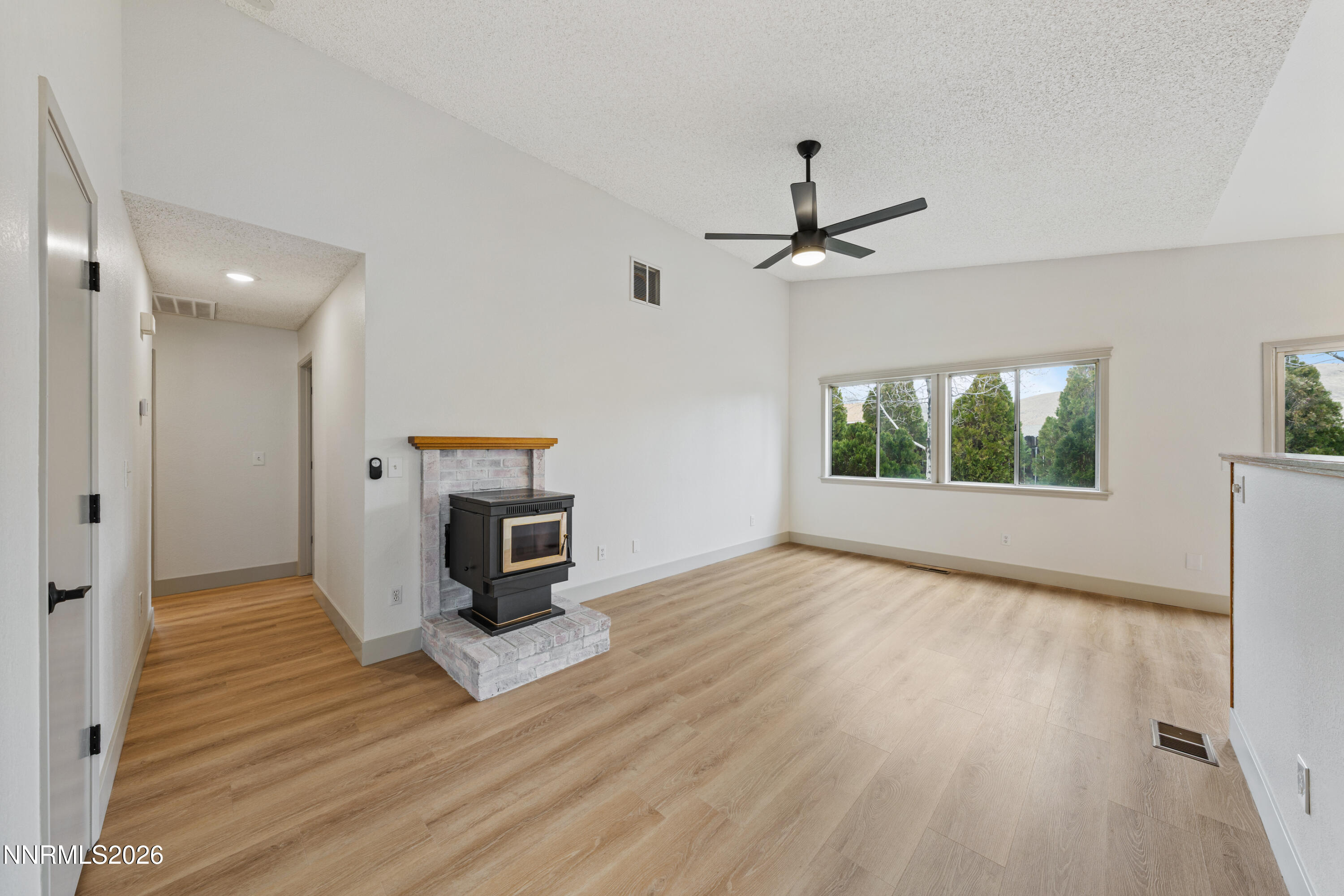 8651 Beechcraft Drive Reno, NV 89506 - Photo 3 of 32 A7V05488