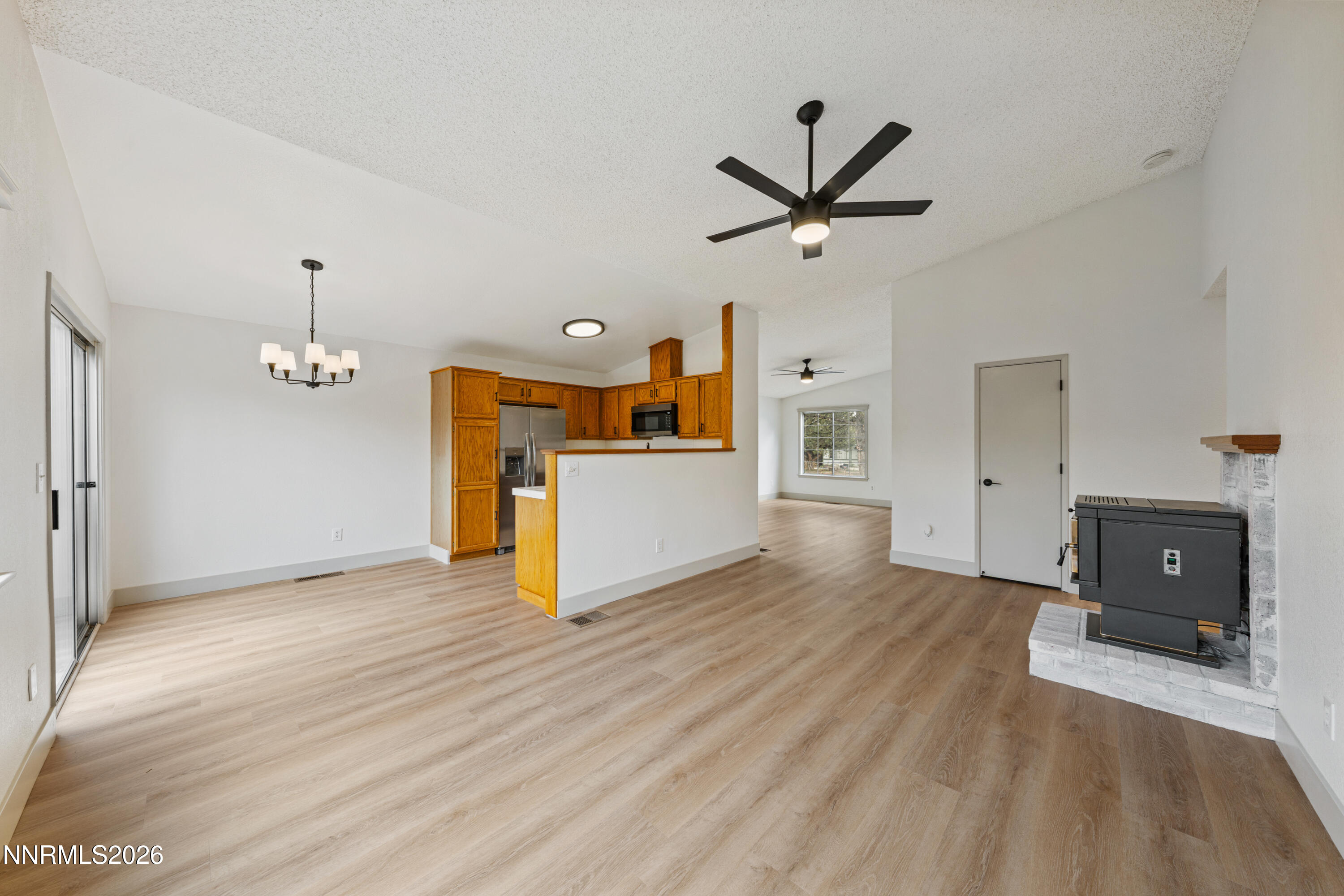 8651 Beechcraft Drive Reno, NV 89506 - Photo 5 of 32 A7V05498