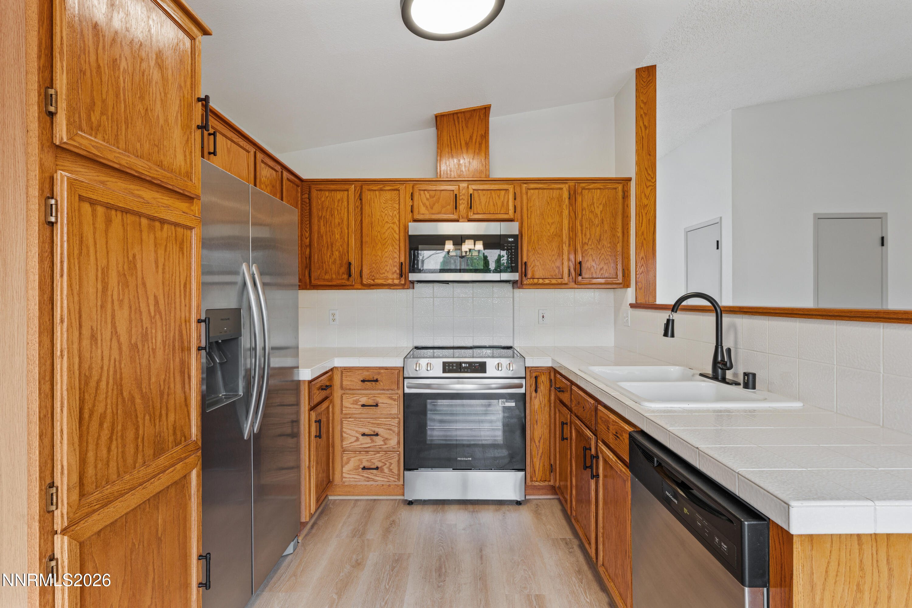 8651 Beechcraft Drive Reno, NV 89506 - Photo 6 of 32 A7V05523