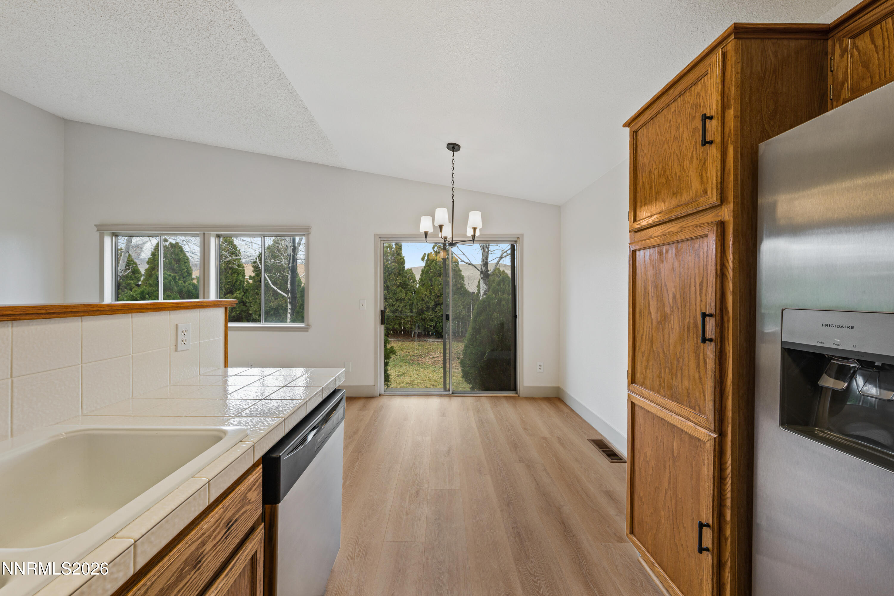 8651 Beechcraft Drive Reno, NV 89506 - Photo 7 of 32 A7V05543