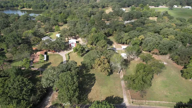 a view of a tennis court