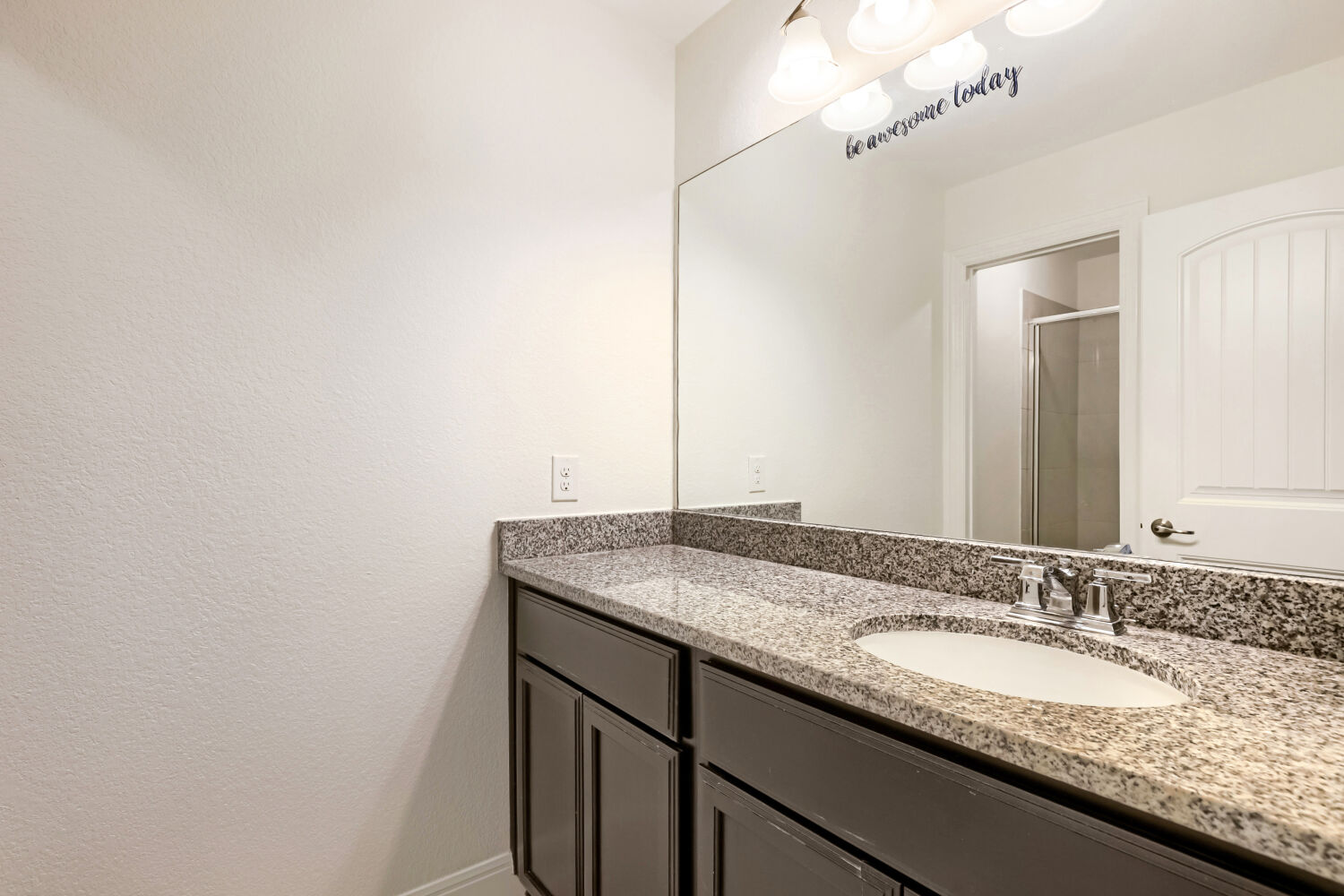 19205 Burrowbridge Road Pflugerville, TX 78660 - Photo 28 of 38 Hall bath