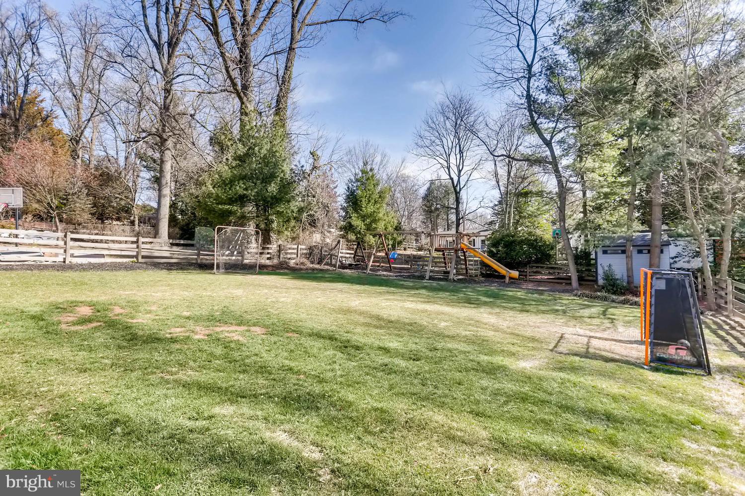 407 Terrace Way Baltimore, MD 21204 - Photo 27 of 28 Large, level rear yard