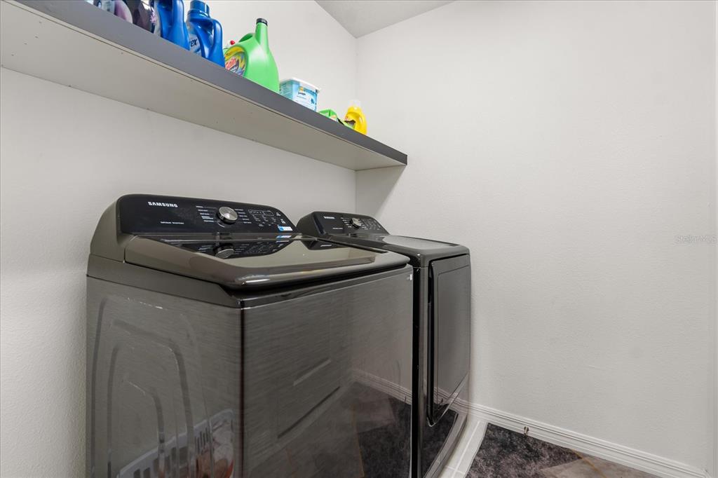 1470 Geranium Drive Mascotte, FL 34753 - Photo 13 of 23 a utility room with dryer and washer
