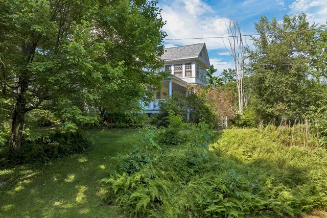 $999,000 | 48 Waukewan Road, New Hampton, NH 03256