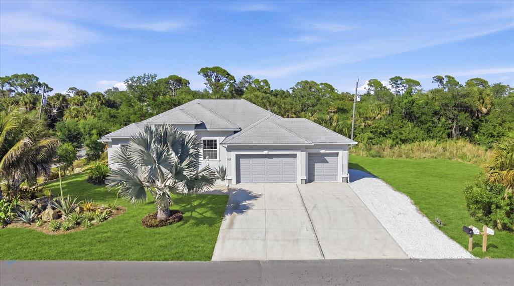 1112 Seneca Road Venice, FL 34293 - Photo 2 of 50 a house with green field in front of it
