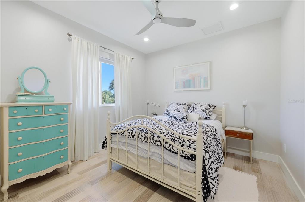 1112 Seneca Road Venice, FL 34293 - Photo 30 of 50 a bedroom with a bed and a dresser