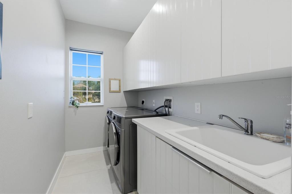 1112 Seneca Road Venice, FL 34293 - Photo 34 of 50 a utility room with dryer and washer