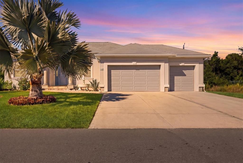 1112 Seneca Road Venice, FL 34293 - Photo 9 of 50 a front view of the house with a yard