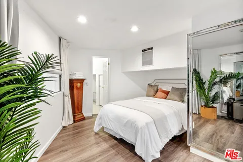 $2,695,000 | 2350 Benedict Canyon Drive, Beverly Hills, CA 90210