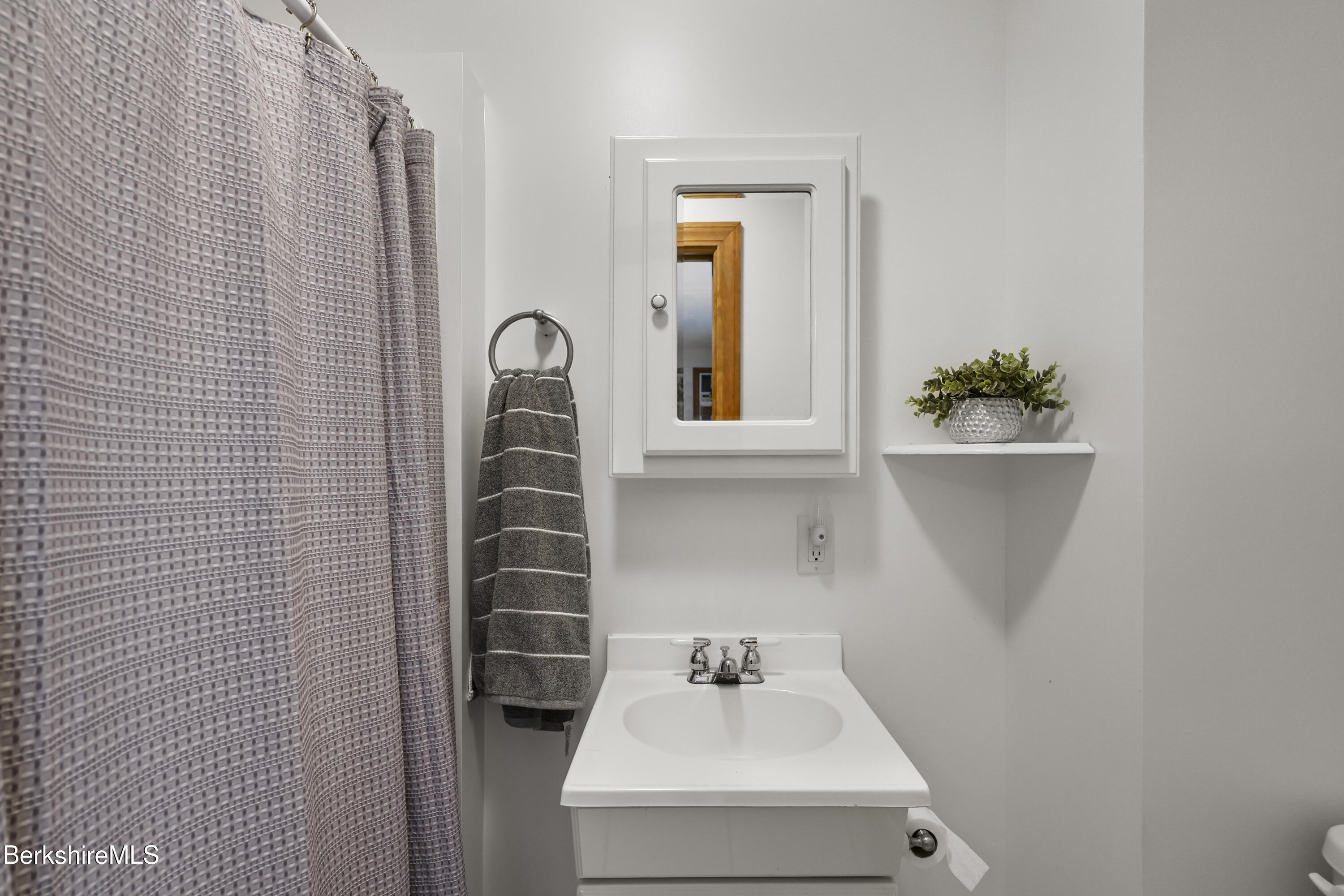 37 Holmes Road Lenox, MA 01240 - Photo 18 of 29 primary bath