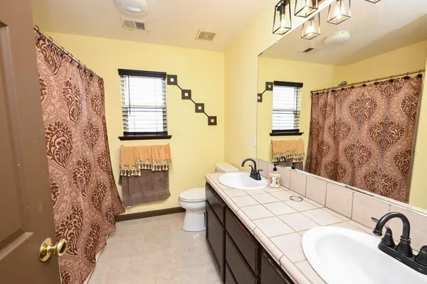 $525,000 | 1135 Rafer Johnson Drive, Kingsburg, CA 93631