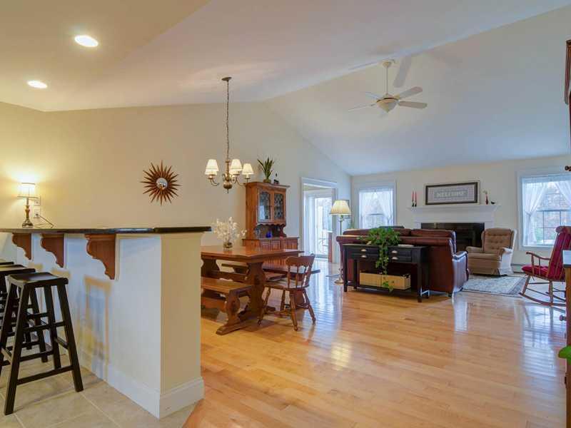 6 Goose Ledge Road, Unit 37 Cumberland Foreside, ME 04110 - Photo 7 of 27 Living Room.