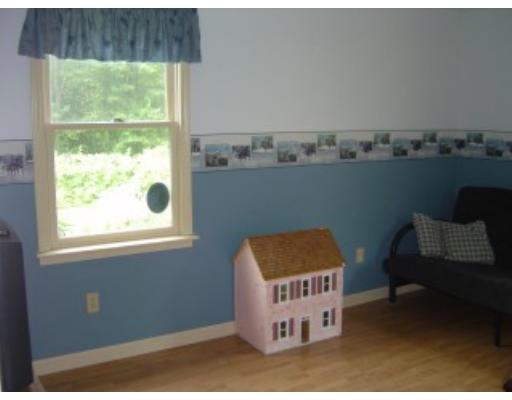 920 Piper Road Ashby, MA 01431 - Photo 13 of 17 a room with a window