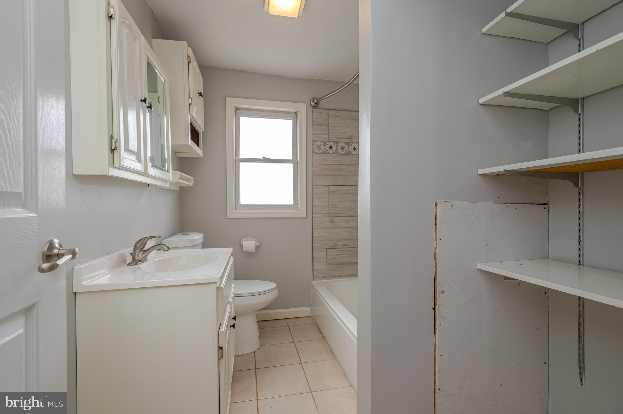 265 Lafayette Avenue Hamilton, NJ 08610 - Photo 18 of 21 Upper Level Bathroom