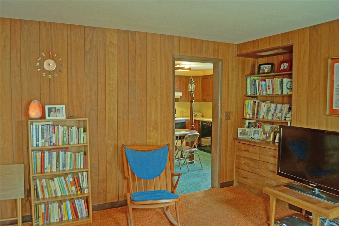 65 Strathmore Road Cranston, RI 02905 - Photo 8 of 38
