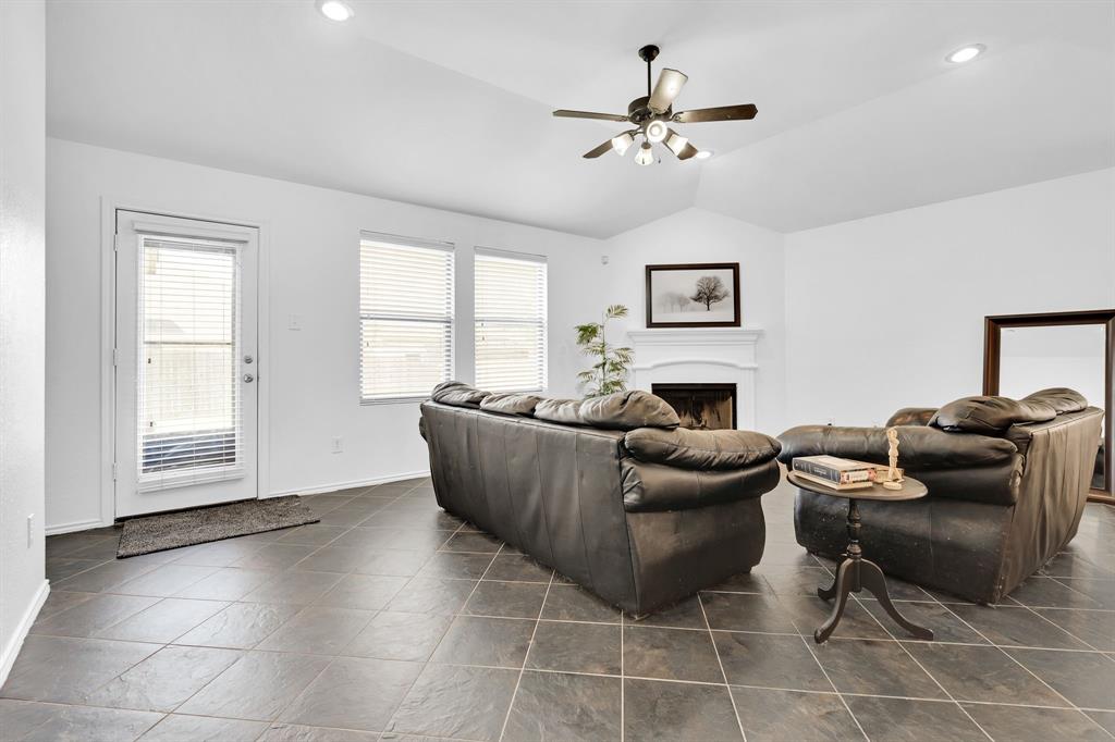 3908 Cloud Cover Road Fort Worth, TX 76262 - Photo 12 of 24 Gallery Image 12