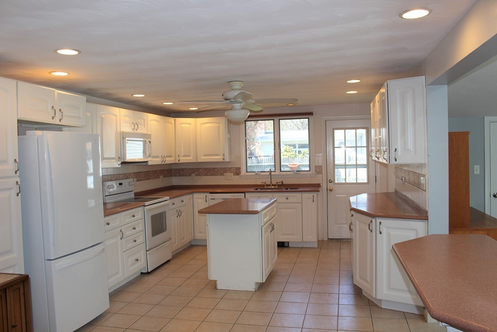 8 Temi Road Framingham, MA 01701 - Photo 3 of 20