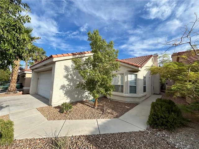 $2,000 | 7621 Prairie Corners Drive, Las Vegas, NV 89128