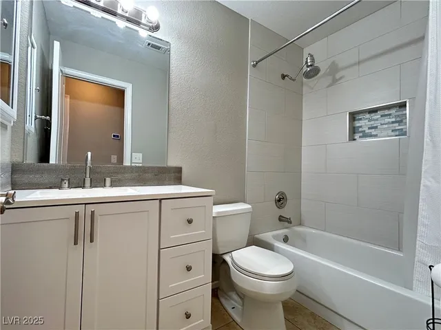 $2,000 | 7621 Prairie Corners Drive, Las Vegas, NV 89128