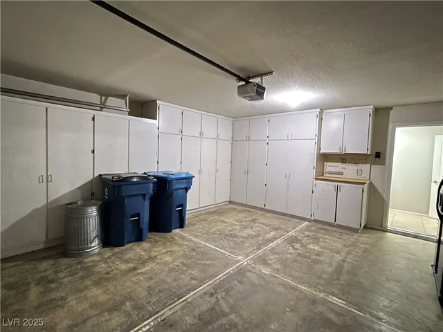 $2,000 | 7621 Prairie Corners Drive, Las Vegas, NV 89128