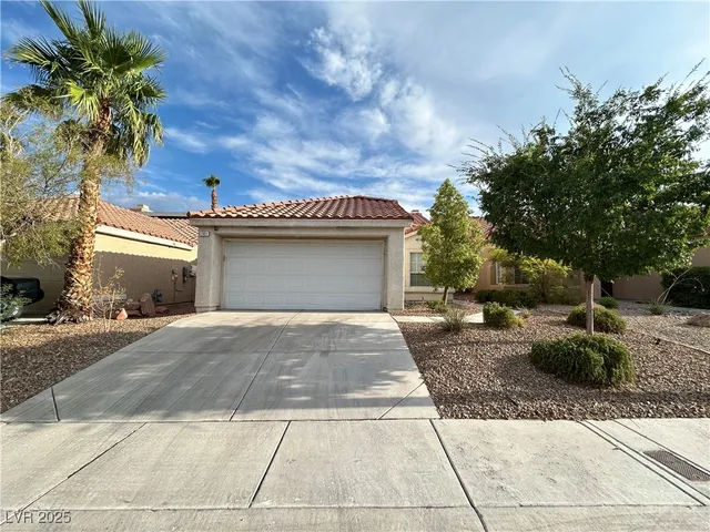 $2,000 | 7621 Prairie Corners Drive, Las Vegas, NV 89128