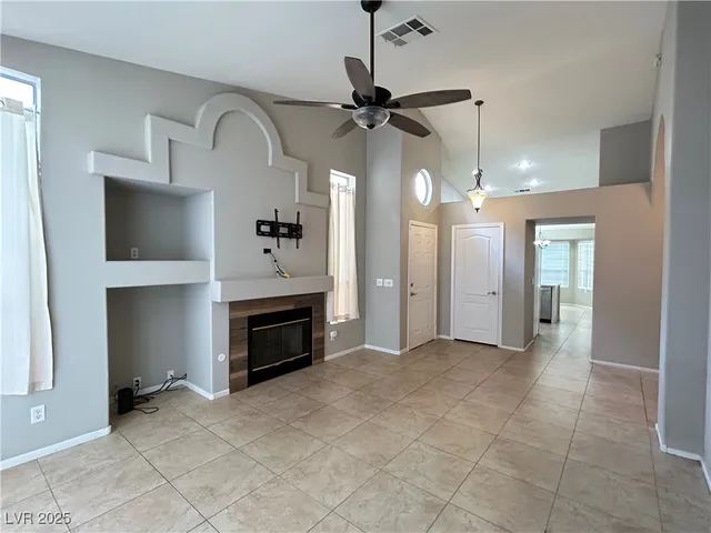 $2,000 | 7621 Prairie Corners Drive, Las Vegas, NV 89128